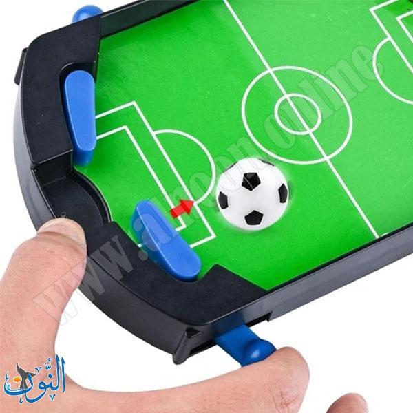 لعبة كرة قدم لوحية في علبة كرتون