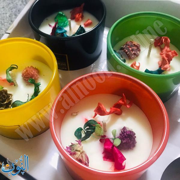 شمع معطّر في كأس زجاجي