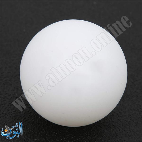 كرة مضرب طاولة أبيض